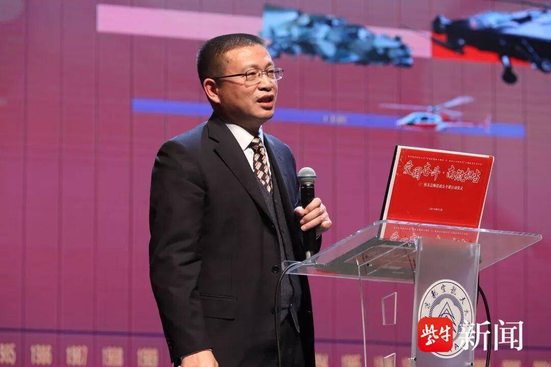 均为“南航造”直10直升机南航校园里也有